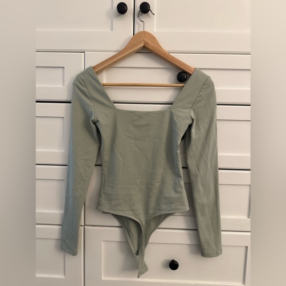 ARITZIA BABATON Contour Squareneck
Longsleeve Bodysuit. XS. NWOT. - Picture 6 of 10